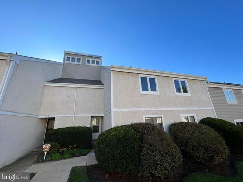 214-142 Harvest Ln, PHOENIXVILLE, PA, 19460-4082 | Card Image