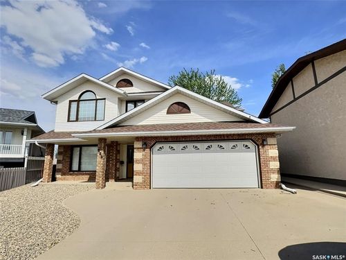419 Clasky Dr, Estevan, SK, S4A2P2 | Card Image