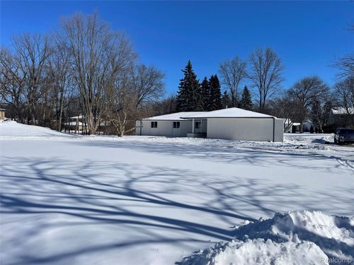 1661 Winthrop Rd, Bloomfield Hills, MI, 48302-0686 | Card Image