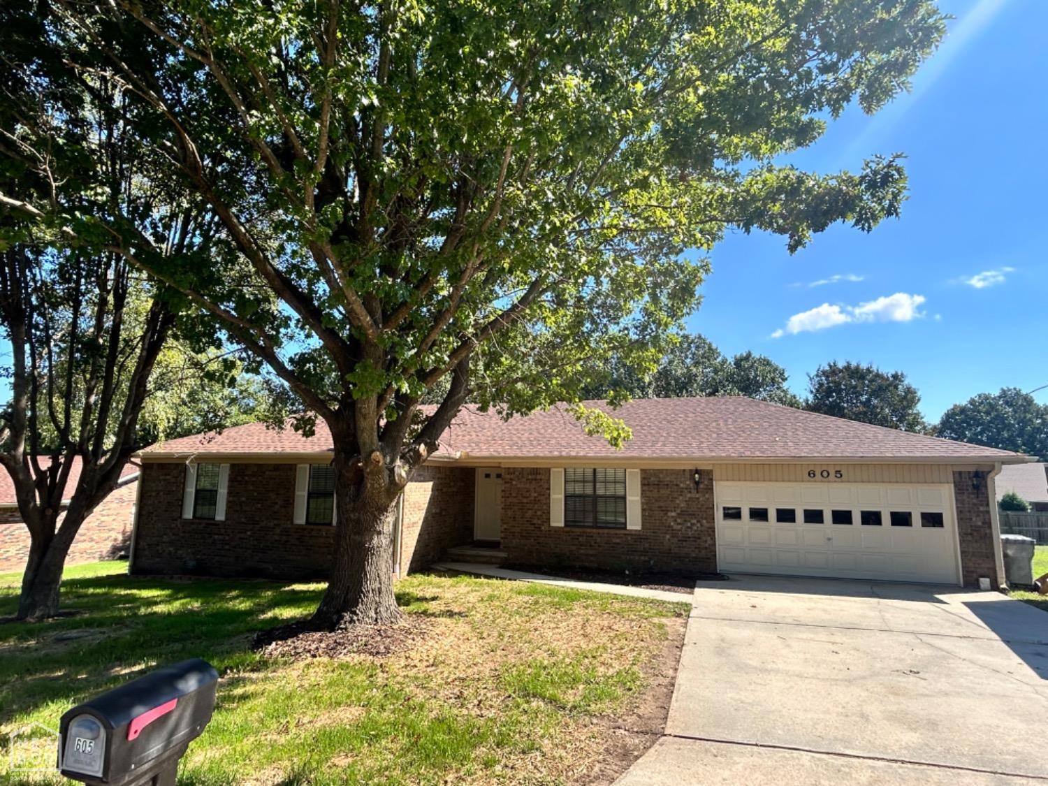 Honeysuckle Rd, Paragould, AR 72450