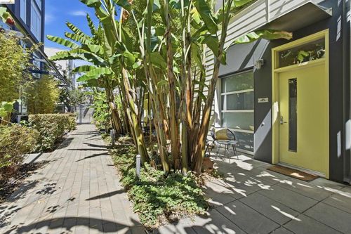 1253 Pine St, Oakland, CA, 94607-1460 | Card Image