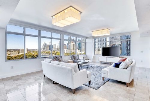 apt-1222-54 Rainey St, Austin, TX, 78701-4399 | Card Image