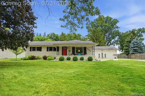 35711 Campistrano Dr, Clinton Township, MI, 48035-2217 | Card Image
