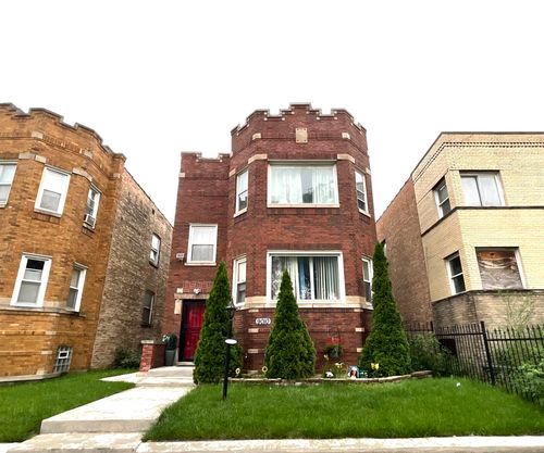 9010 S Justine St, Chicago, IL, 60620-5033 | Card Image