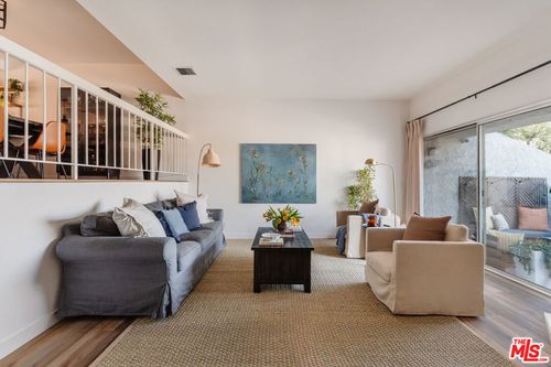 c-18348 Collins St, Tarzana, CA, 91356 | Card Image