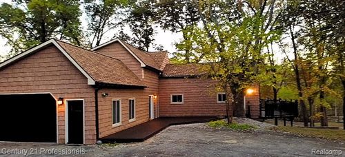 3185 Shimmons Rd, Auburn Hills, MI, 48326-2069 | Card Image