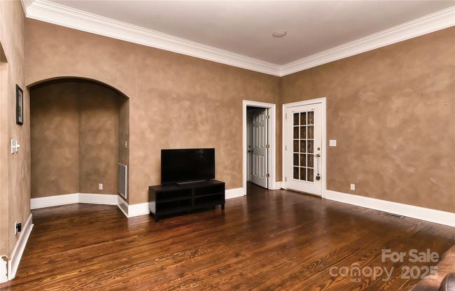 Family Room | Image 25