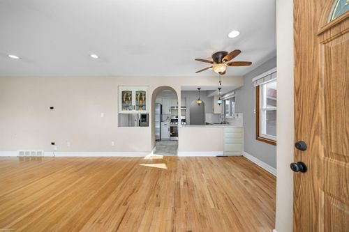 1116 Symes Ct, Royal Oak, MI, 48067-1568 | Card Image