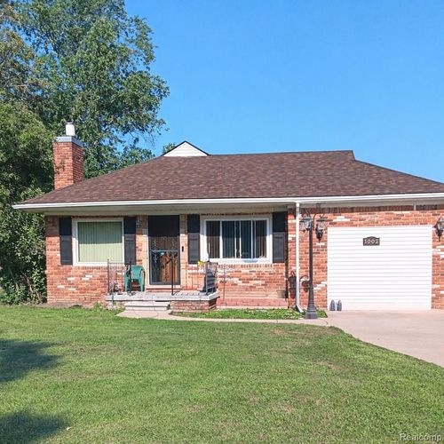 1002 Minnesota Dr, Troy, MI, 48083-4441 | Card Image