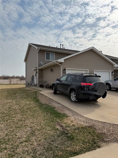 1856 Wrigley St, Ely, IA, 52227-9662 | Card Image