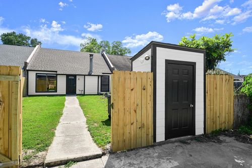 8826 Pecan Tree Dr, Baton Rouge, LA, 70810-7032 | Card Image