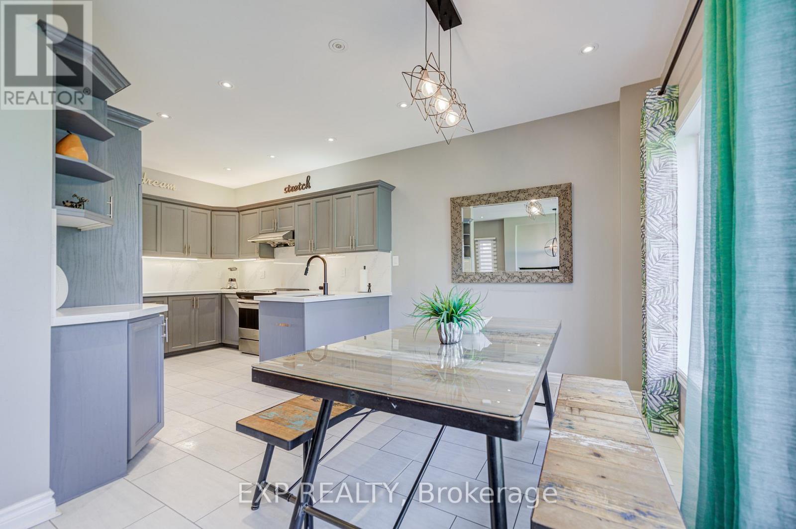 Residential in Newmarket (Gorham-College Manor) 4