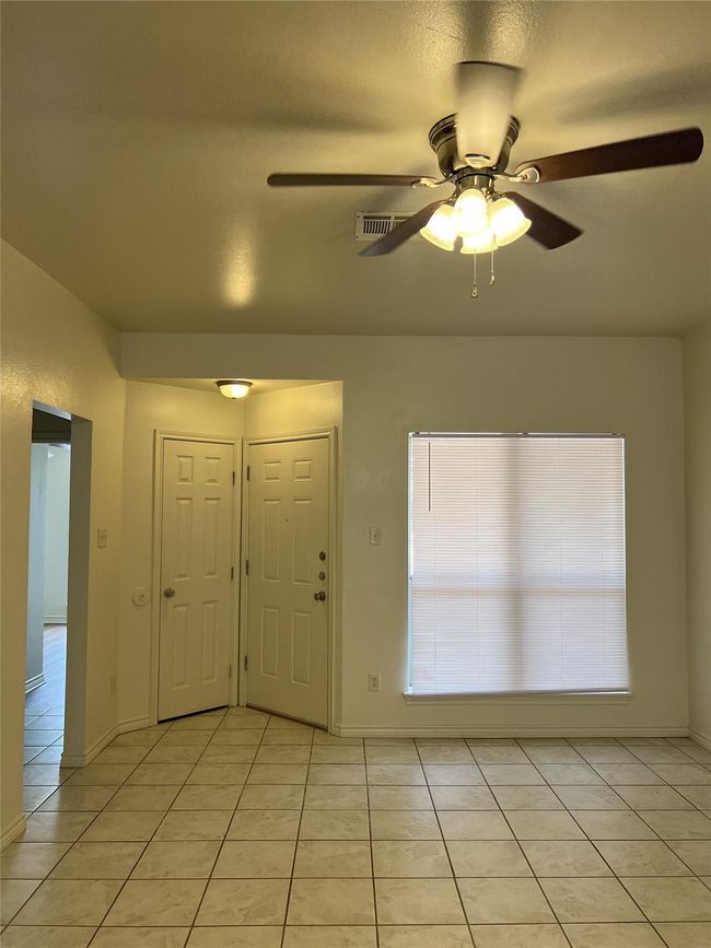 712 N N Sharp Street, Home with 3 bedrooms, 3 bathrooms and 2 parking in Franklin TX | Image 6