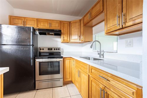 204-5021 W Oakland Park Blvd, Lauderdale Lakes, FL, 33313 | Card Image