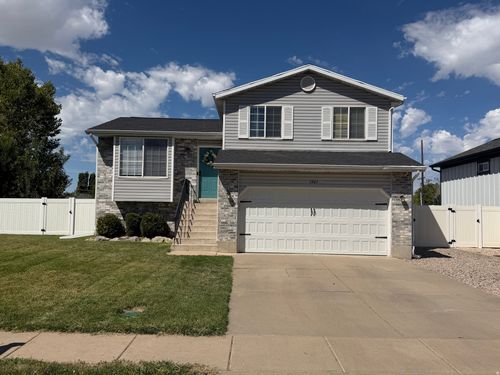 1927 N 950 W, Clinton, UT, 84015-6753 | Card Image