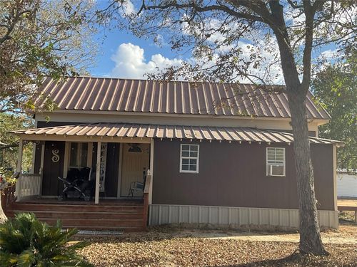 211 Martin St, Yoakum, TX, 77995-2323 | Card Image