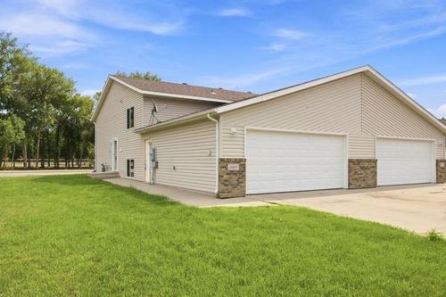 1669 6th St W, West Fargo, ND, 58078-4624 | Card Image