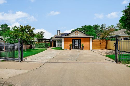 4702 Crest Oak Rd, Austin, TX, 78744-3081 | Card Image