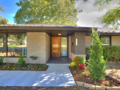 3965 S Delaware Pl, Tulsa, OK, 74105-3747 | Card Image