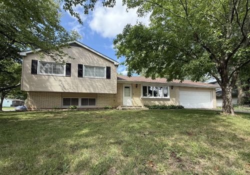 238 Berkshire Dr, Crystal Lake, IL, 60014-7707 | Card Image