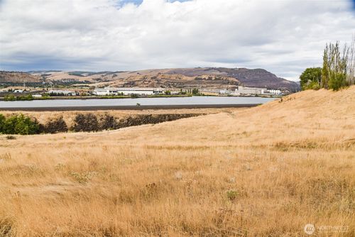 715 Garden Ln, Dallesport, WA, 98617-0686 | Card Image