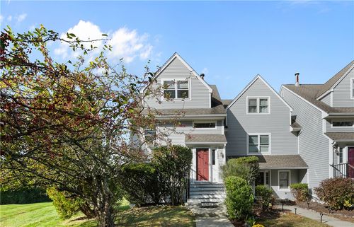 1505 Fairway Dr, Middletown, RI, 02842-4588 | Card Image