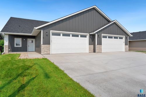 1115 S Foss Ave, Sioux Falls, SD, 57110-8600 | Card Image