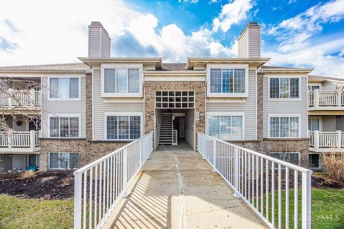 4281 Defender Dr, Colerain Twp, OH, 45252-2303 | Card Image