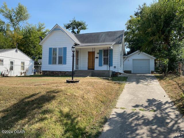 Sycamore St, Carthage, MO 64836