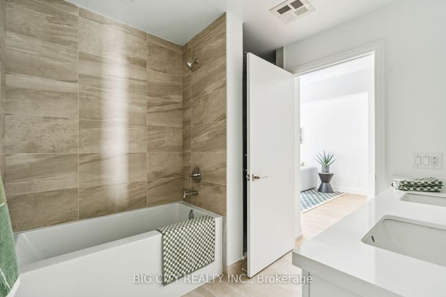 305 - 36 Brentcliffe Rd, Condo with 2 bedrooms, 1 bathrooms and null parking in Toronto ON | Image 9