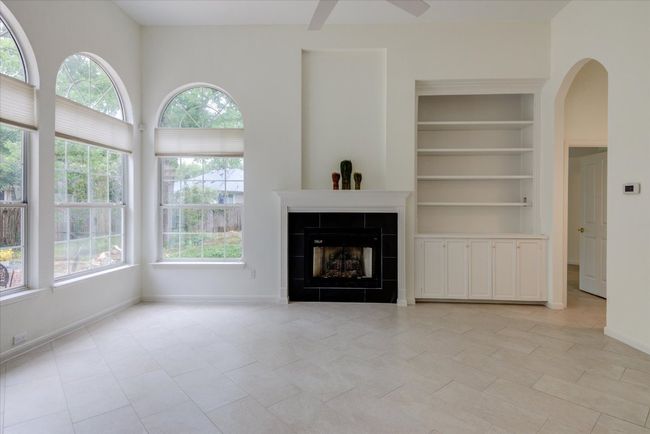 Built in bookshelves a plus! | Image 14