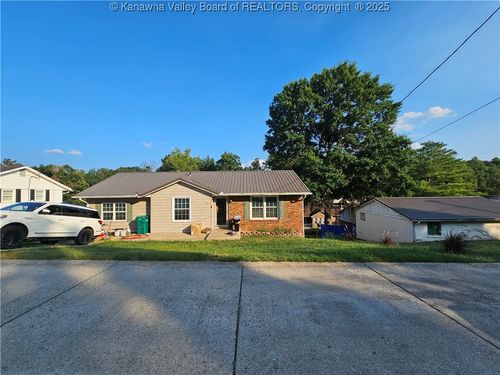 320 Evergreen Cir, Poca, WV, 25159-7531 | Card Image