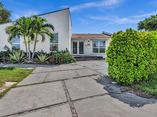 2001 Ne 122nd Rd, North Miami, FL, 33181-2917 | Card Image