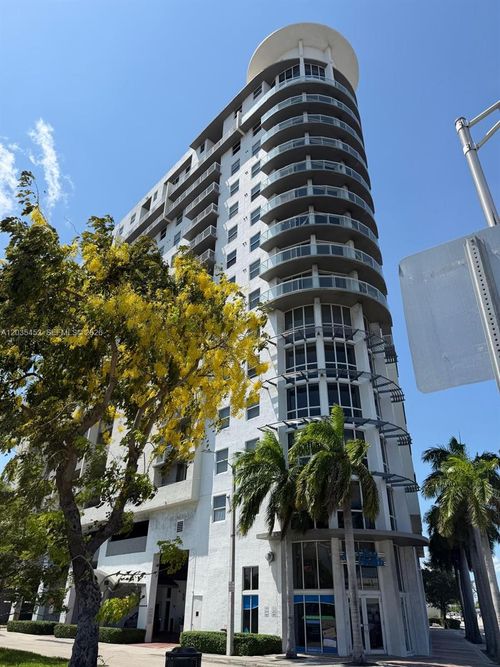 1006-1 Glen Royal Pkwy, Miami, FL, 33125-5287 | Card Image