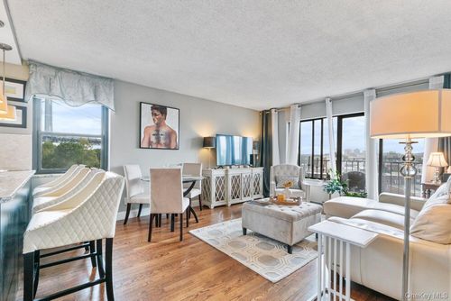 6a-25-40 Shore Blvd, Astoria, NY, 11102-3945 | Card Image