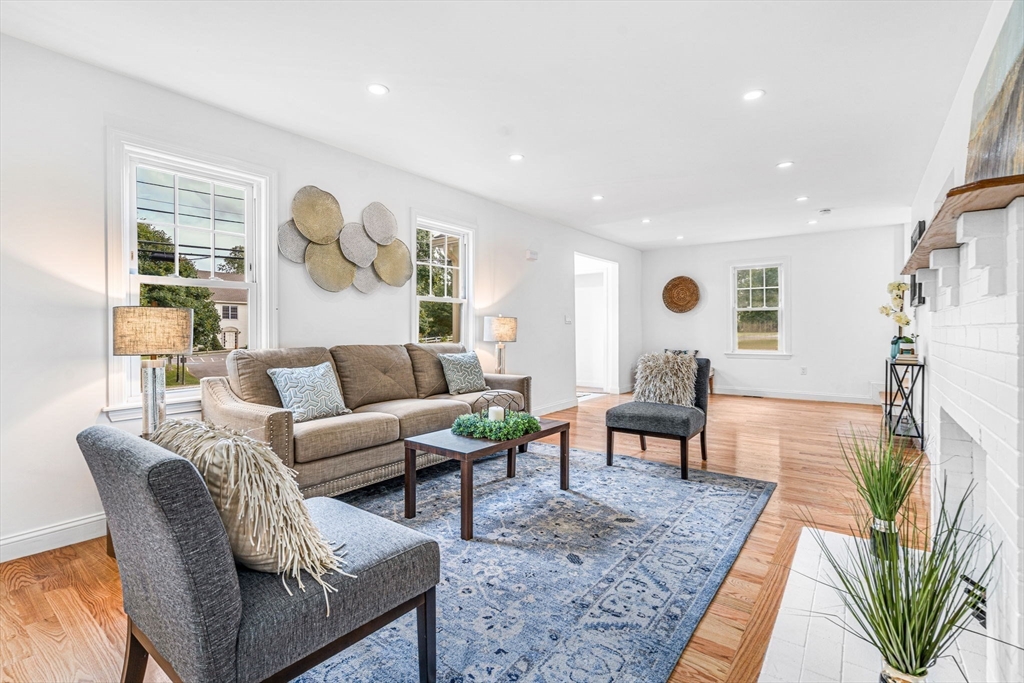 Charnstaff Ln, Billerica, MA 01821