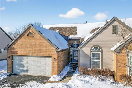 9-460 Golf Villa Dr, Oxford, MI, 48371-3693 | Card Image