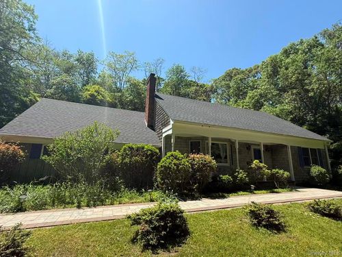 214 Old Town Rd, Brookhaven, NY, 11733 | Card Image
