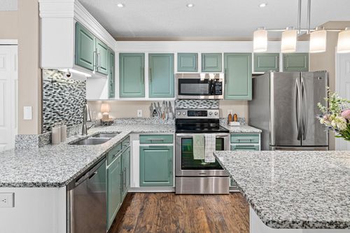 95-15784 Flackwood Trl, Apple Valley, MN, 55124-5872 | Card Image