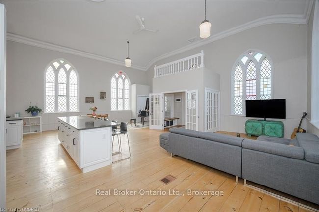 3318 Dundas St, House other with 3 bedrooms, 2 bathrooms and 6 parking in Burlington ON | Image 10