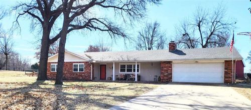 114 Park Pl, Ponca City, OK, 74604-5687 | Card Image