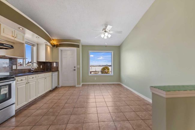 139 Appleglen Park Se, Home with 3 bedrooms, 2 bathrooms and 4 parking in Calgary AB | Image 11