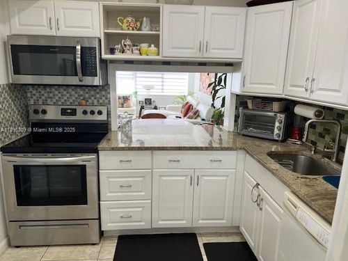 apt-304s-329 Se 3rd St, Hallandale Beach, FL, 33009-5676 | Card Image