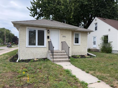 2601 Girard Ave N, Minneapolis, MN, 55411-2017 | Card Image