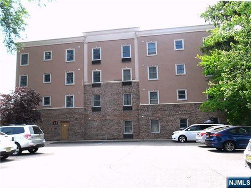 24 S Williams St, Bergenfield, NJ, 07621-2371 | Card Image