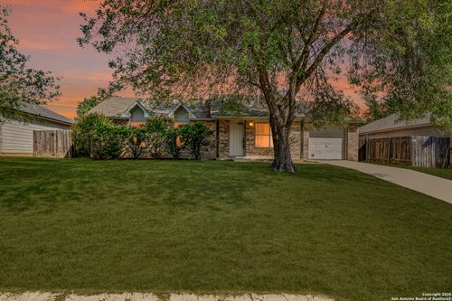 109 Saguaro, Jourdanton, TX, 78026-1524 | Card Image
