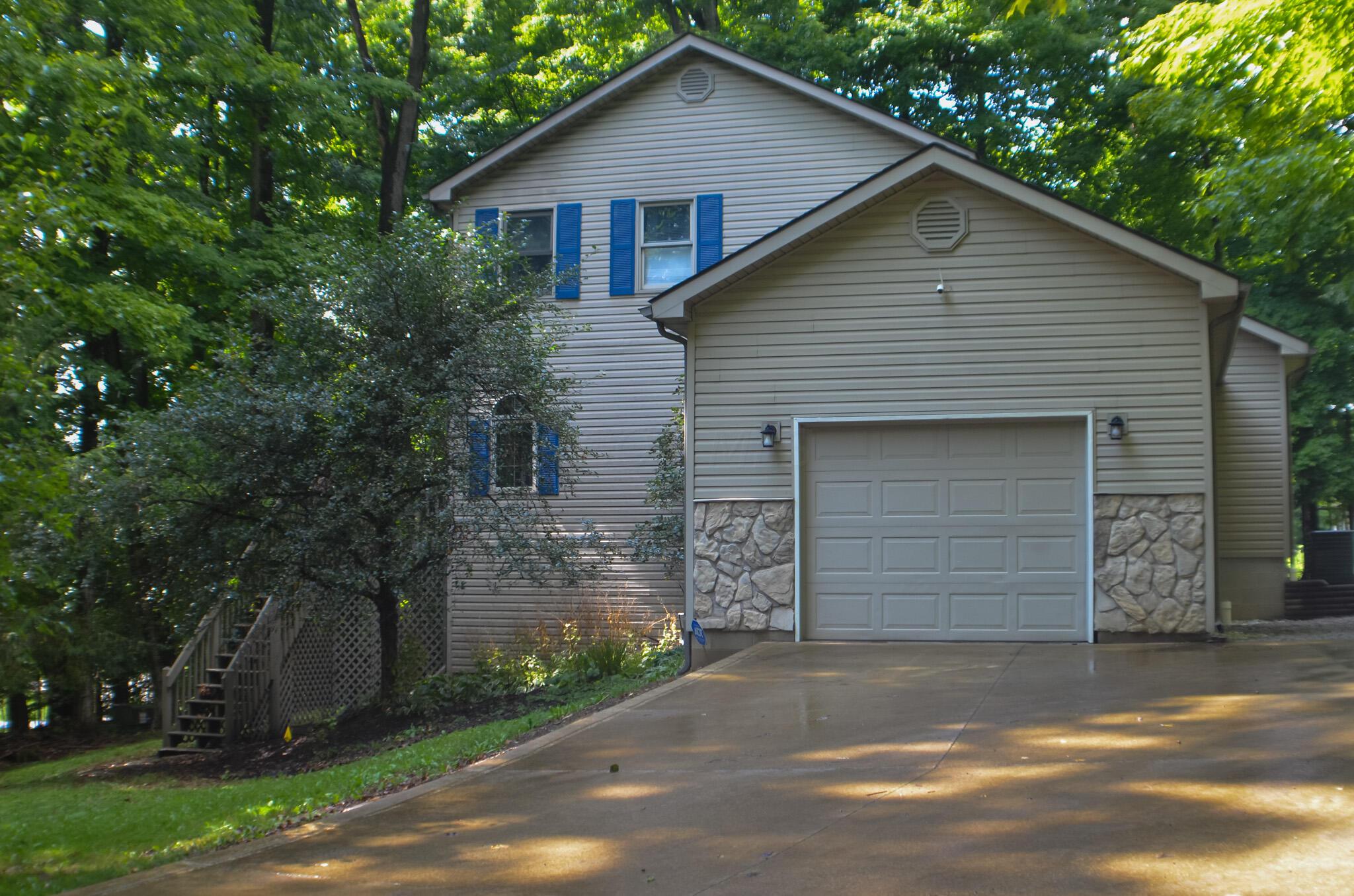 King Beach Dr, Howard, OH 43028