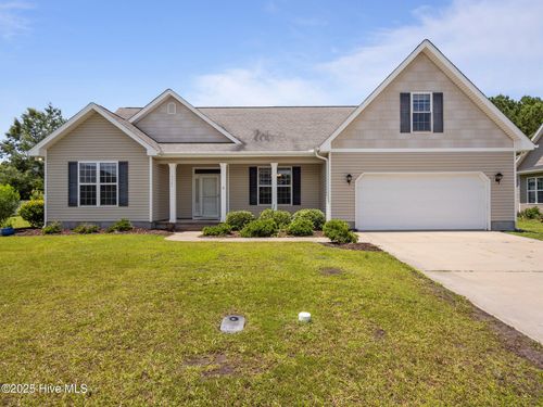 3523 White Dr, Morehead City, NC, 28557-3073 | Card Image