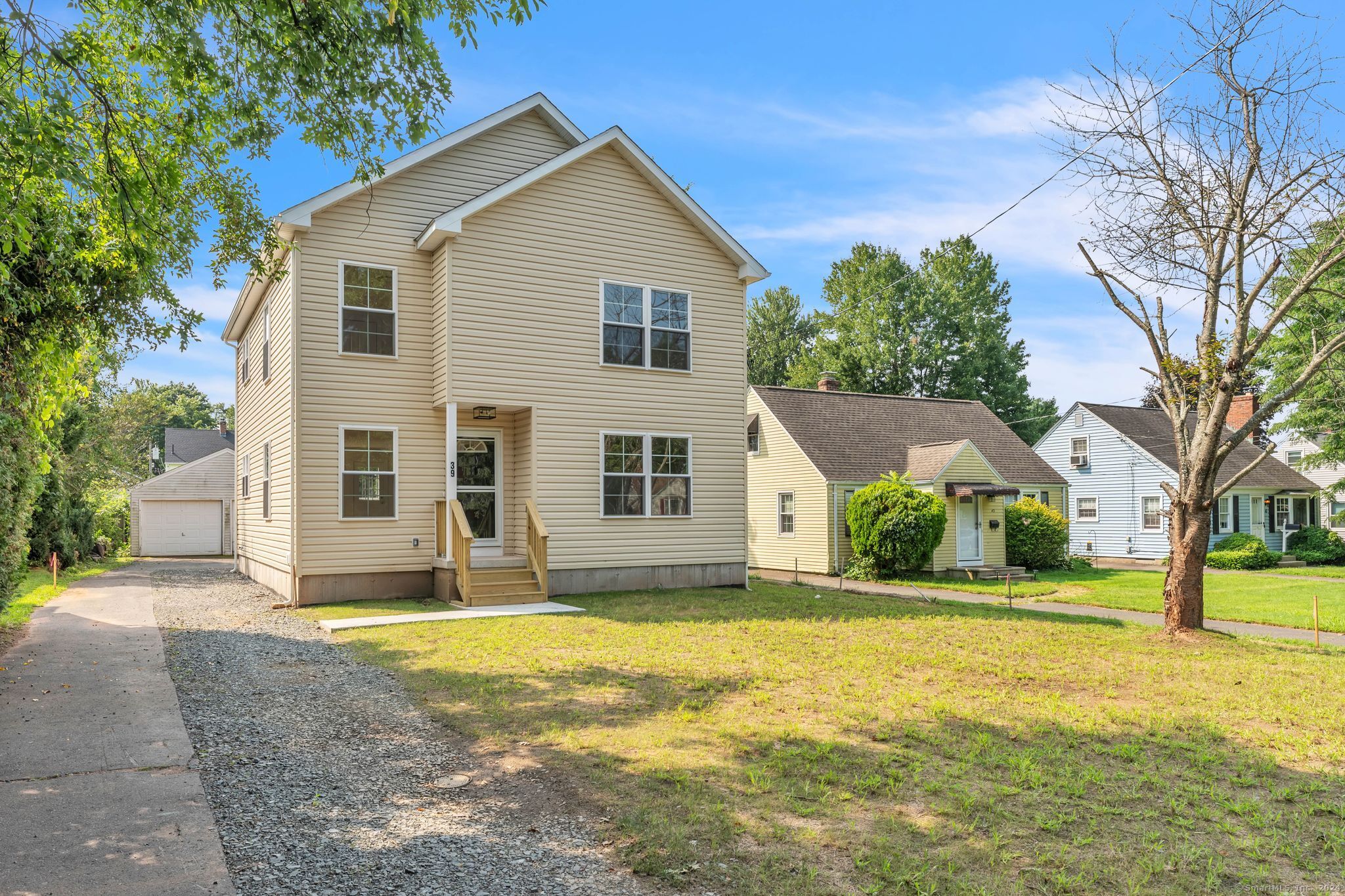 Robbins Ave, Newington, CT 06111