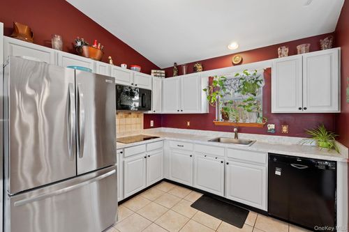 171 East Rd, Wallkill, NY, 12589-2749 | Card Image